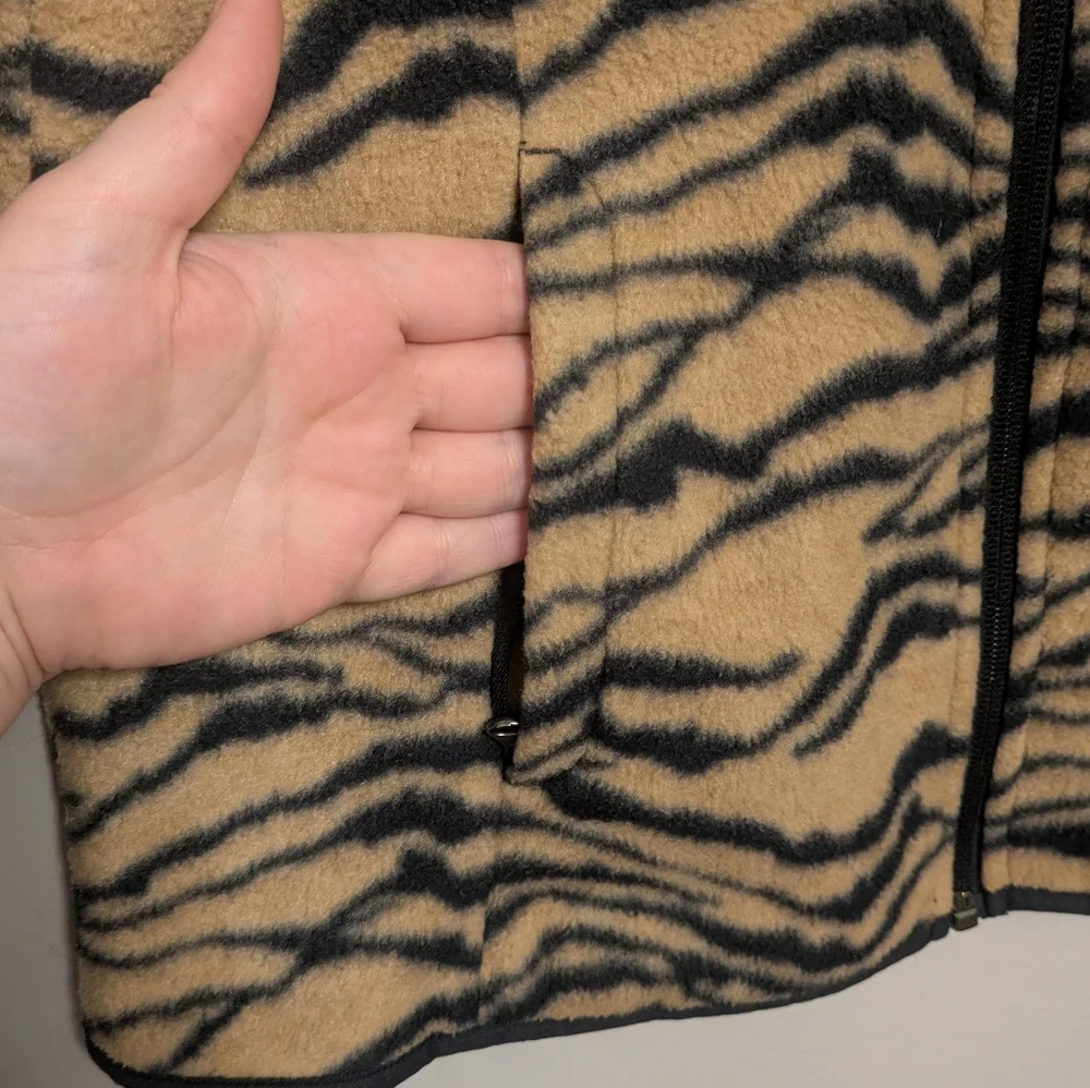 Amazon essentials tiger print fleece zip up - Picture 3 of 4